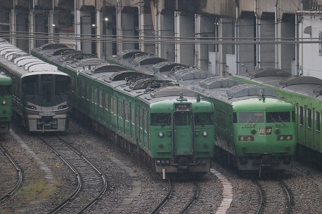 宮原支所に引退した国鉄型車両が留置【113系,117系,201系など】 - て