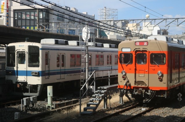 野田線仕様】8000系8111Fが津覇入場！女性専用車や号車番号も！ - て
