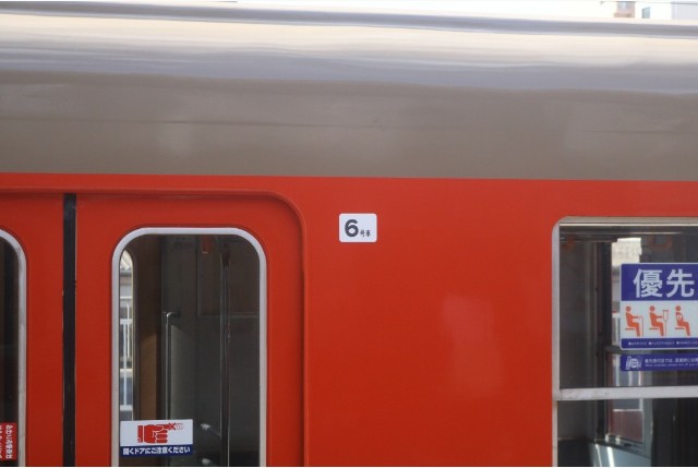 野田線仕様】8000系8111Fが津覇入場！女性専用車や号車番号も！ - て