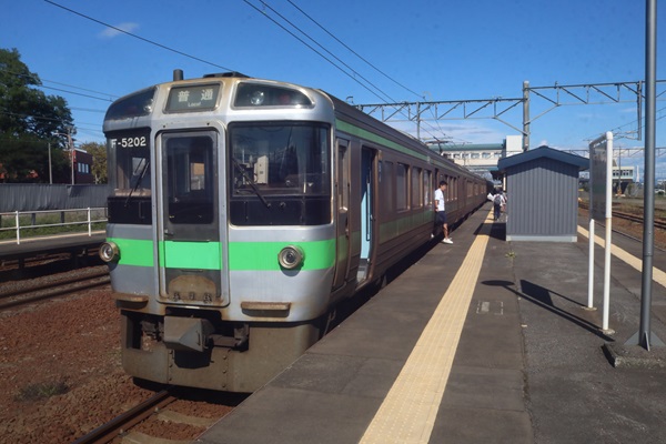 1つで3種の車内を楽しめるクハだけ古い謎の編成 721系5100番台とはなん