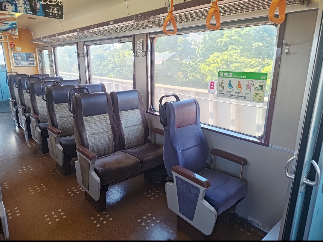 1つで3種の車内を楽しめるクハだけ古い謎の編成 721系5100番台とはなん