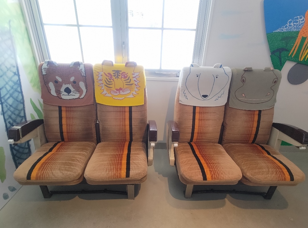 国鉄 鉄道サボ 松山 高松 団体専用 両面　レア 旭山動物園に保存されているキハ183系の部品 専用の建物に保存 - て