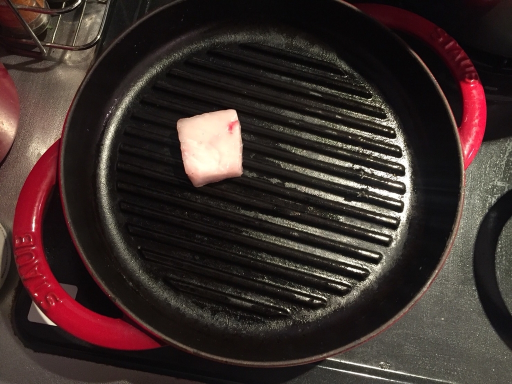 ストウブグリルパンでおいしいステーキ 調味料はオリーブオイルと塩だけ