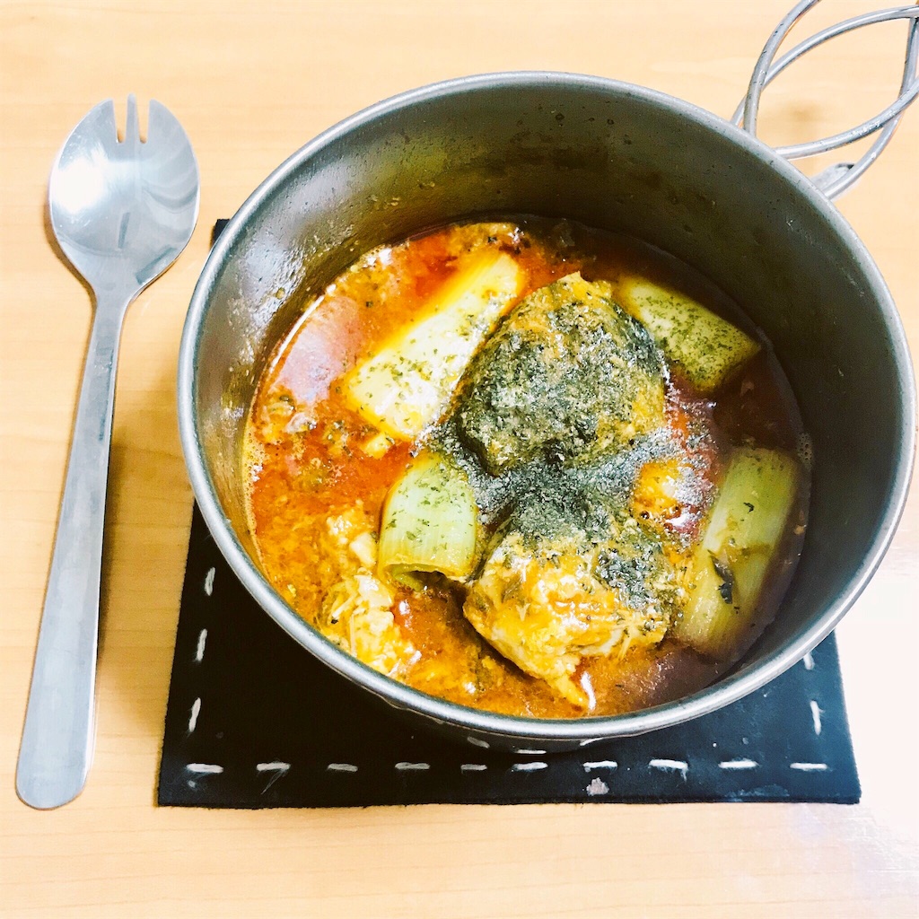 コンビニで買える食材でズボラ飯 さば水煮缶と長ねぎのケチャップ煮 ラクするためのミニマルライフ