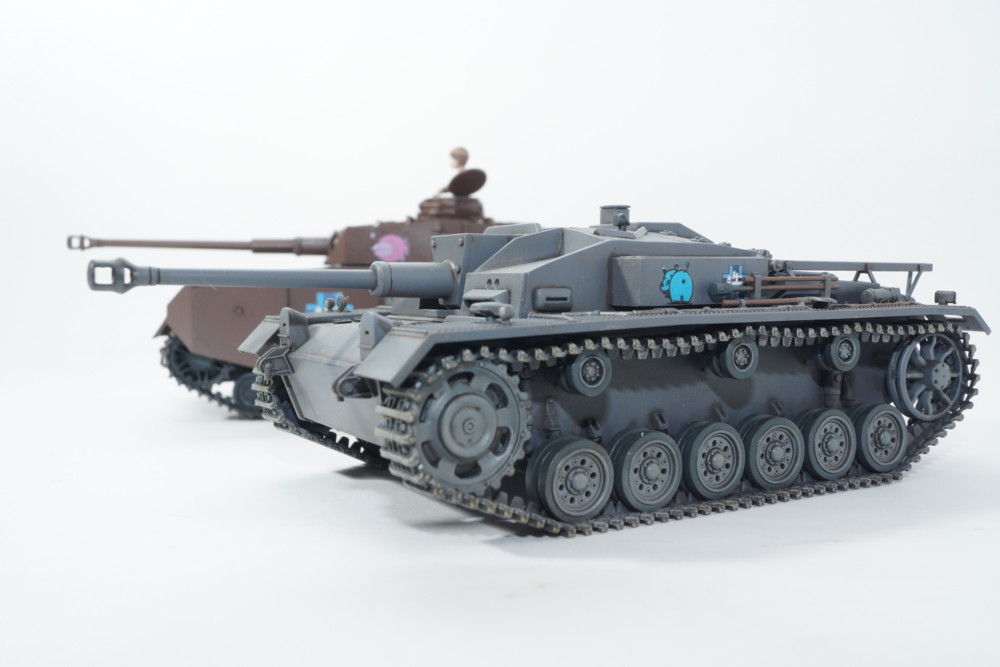 1/48 III号突撃砲F型 -ガルパン 大洗女子カバさんチーム仕様で
