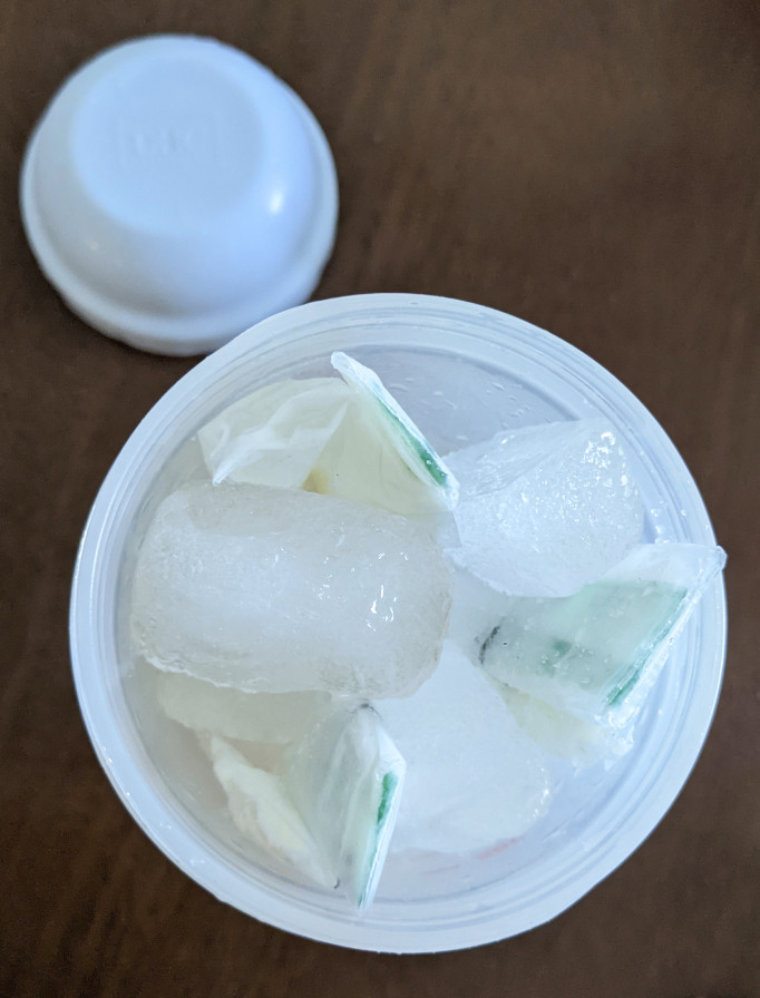 理科実験 氷と塩を混ぜてシャカシャカ1分 アイスクリーム作り 頬杖日記 理科実験 氷と塩を混ぜてシャカシャカ1分 アイスクリーム作り 頬杖日記