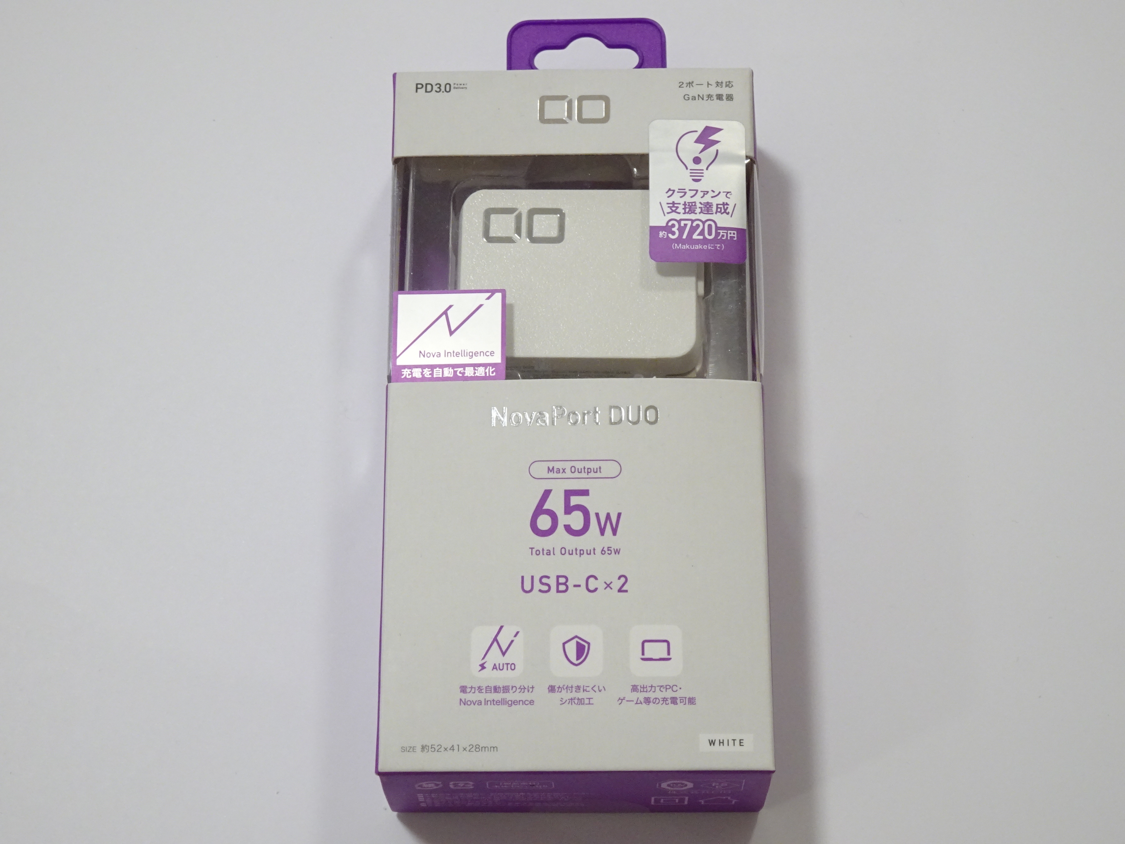 CIOのUSB充電器、NovaPort DUO 65Wのホワイトのパッケージ。