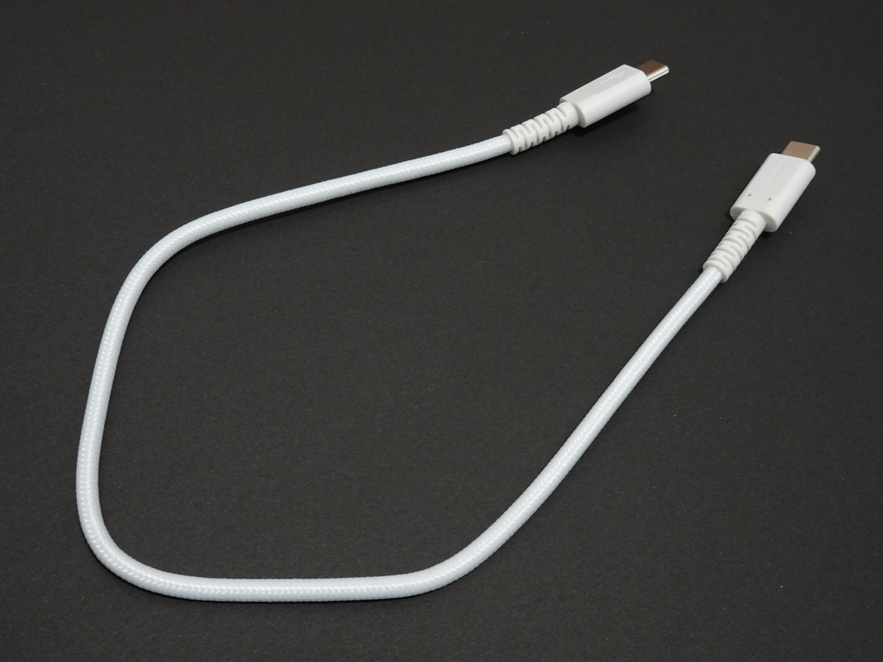 エレコムのUSB Type-C to Type-CケーブルのMPA-CCS03PNWH(長さ30cm)