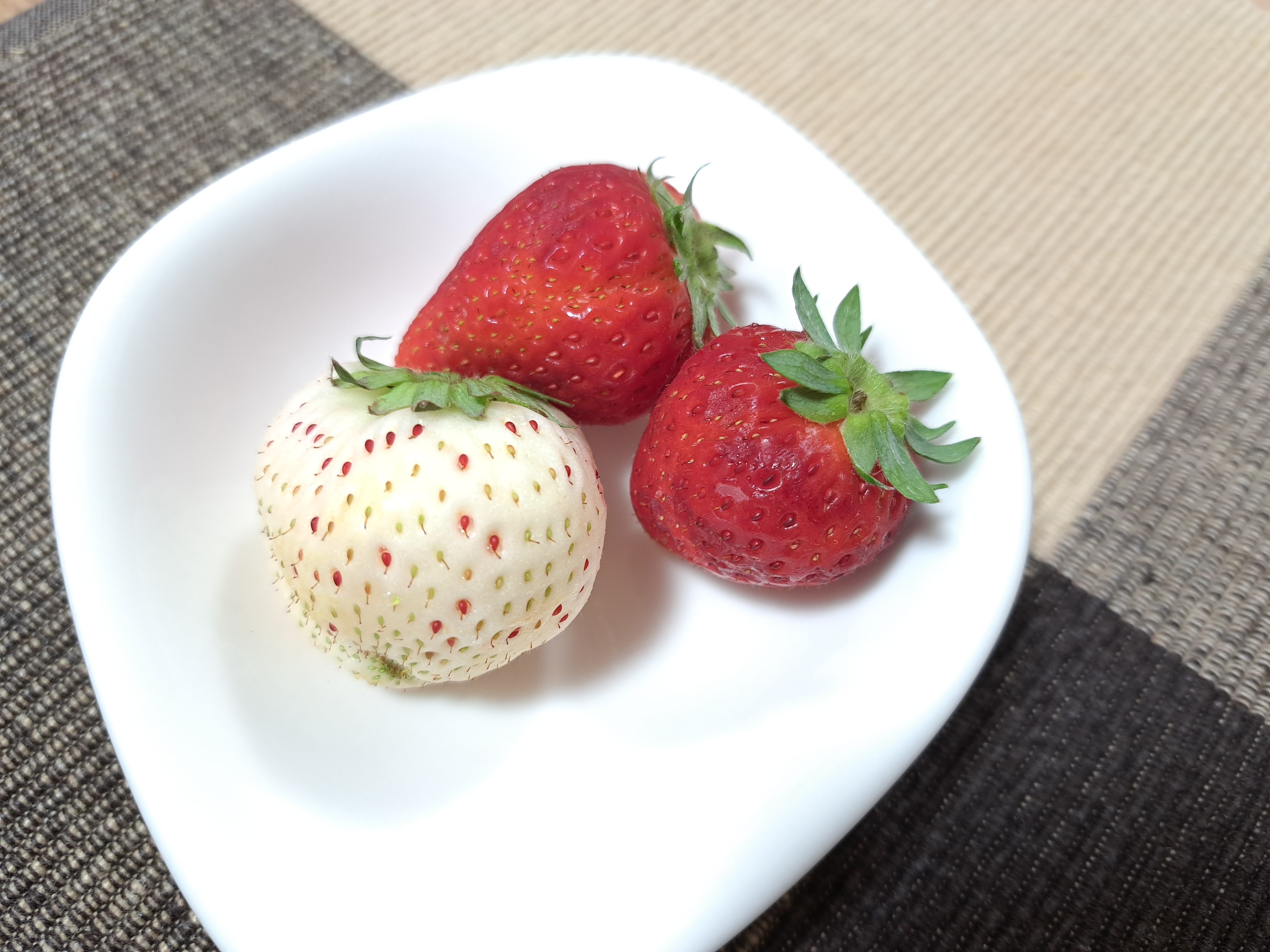 いちごの品種「よつぼし」を食べた - blog-RuinDig