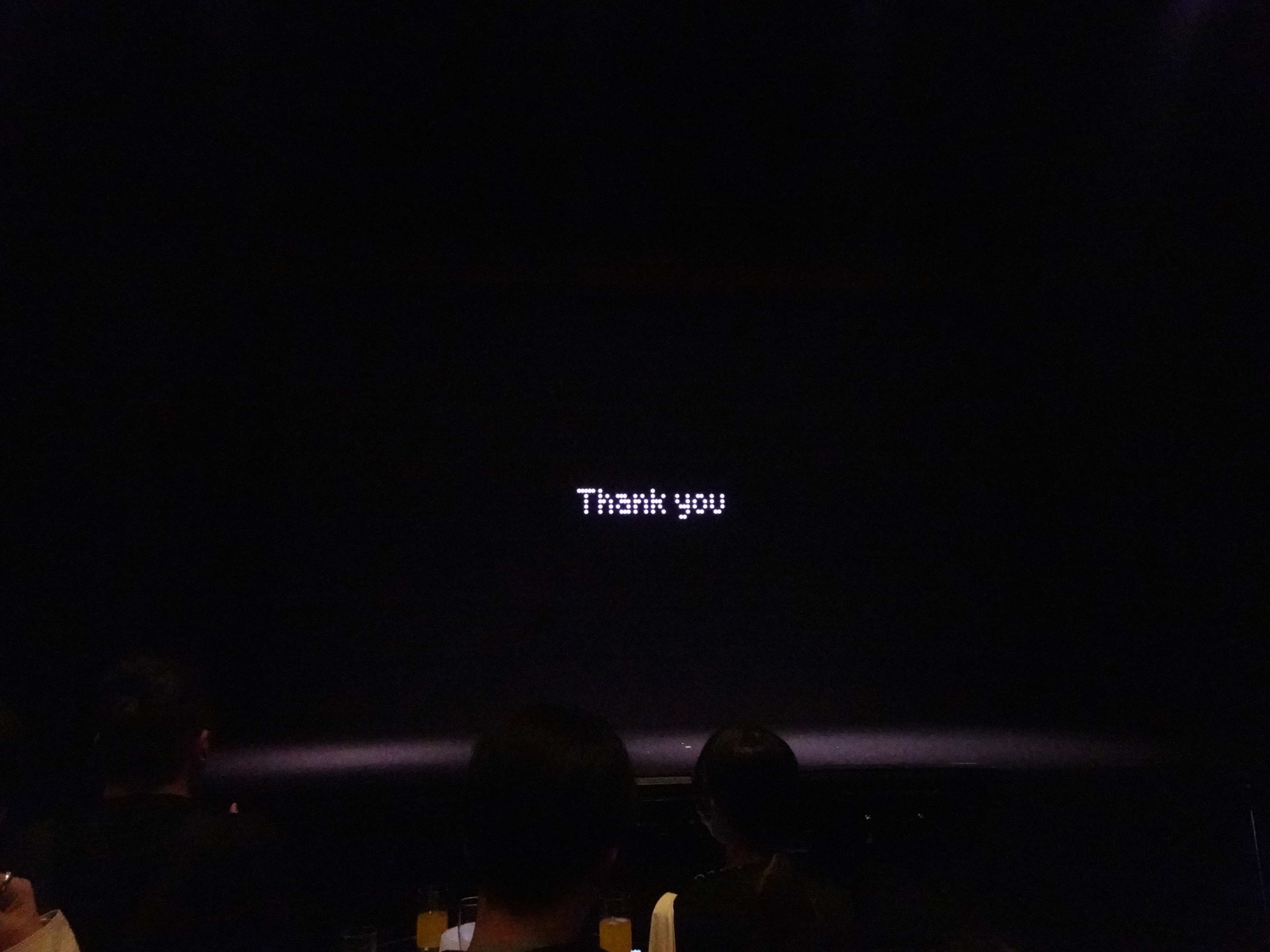 ステージ上のモニターに映し出された「Thank you」の文字