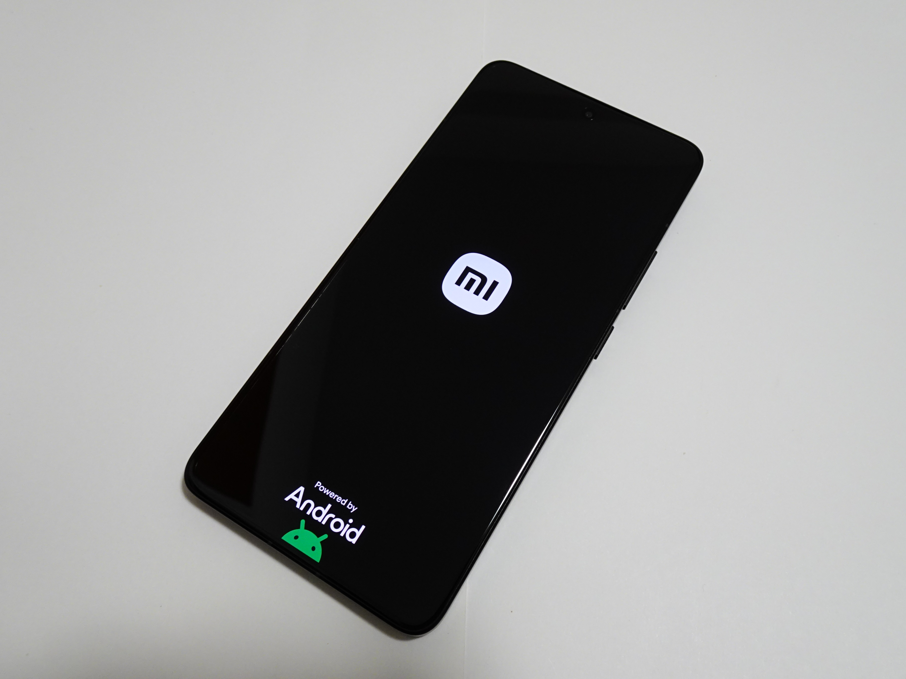 XiaomiロゴとAndroidのロゴ