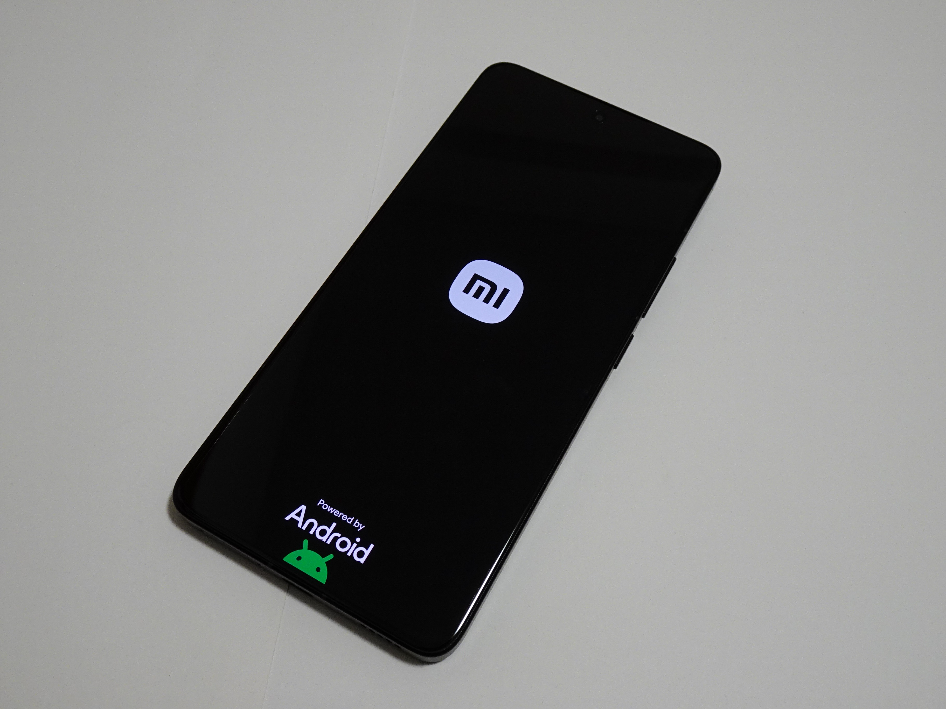 XiaomiロゴとAndroidのロゴ