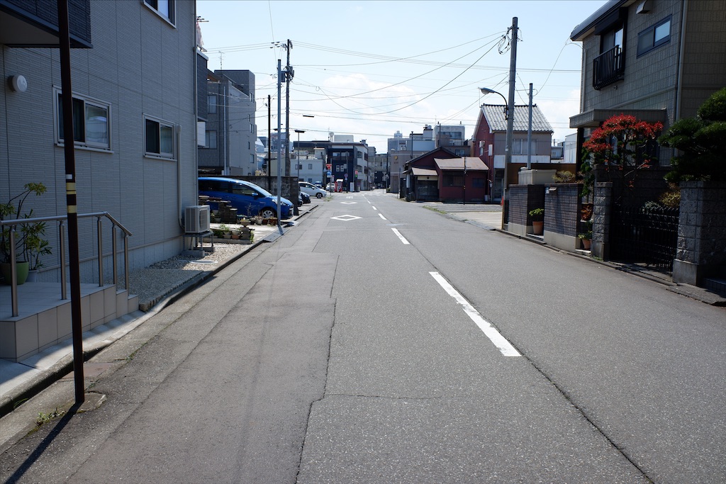 いい天気の徘徊 誰もいない街 写真見て行ってくださいな 子供の頃のように