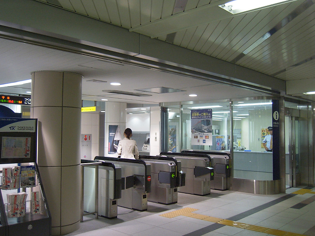 新御徒町駅改札