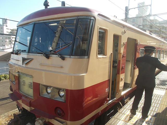 185系「あまぎ色」＠網代駅