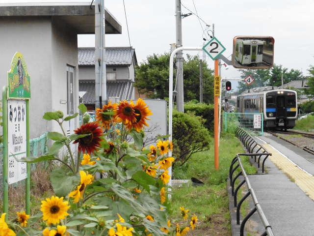 三岡駅上下交換（2016.07.17）