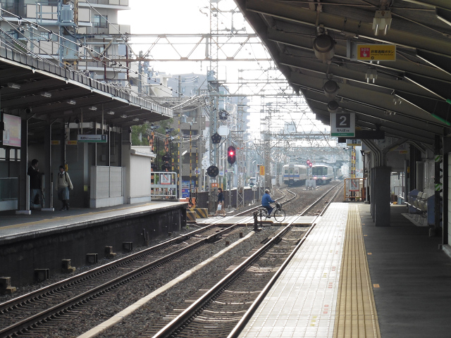 百舌鳥八幡駅ホーム