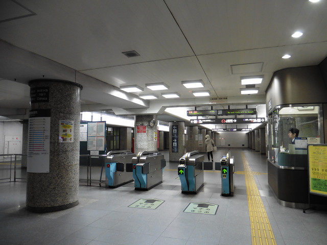 平安通駅改札口