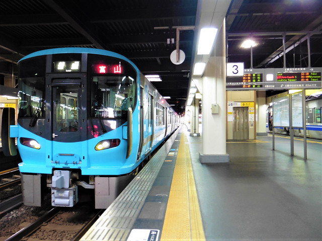 ＩＲいしかわ鉄道521系＠金沢駅