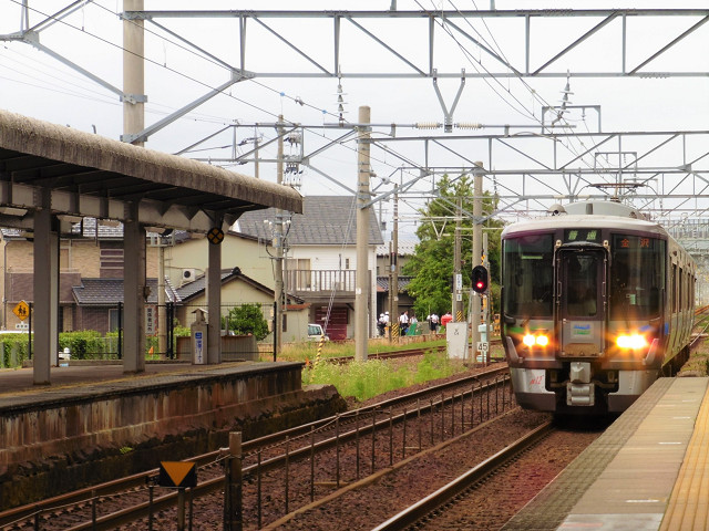 あいの風とやま鉄道521系＠森本駅