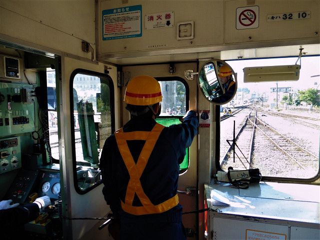 シャトル列車車内（宇和島運転区→宇和島駅）