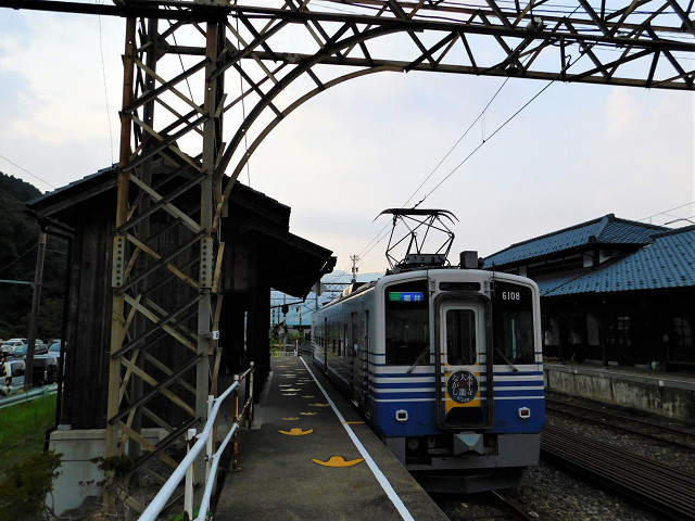 勝山駅ホーム