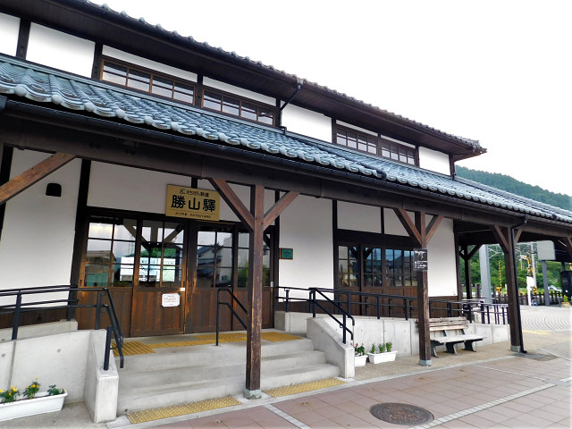 勝山駅外観