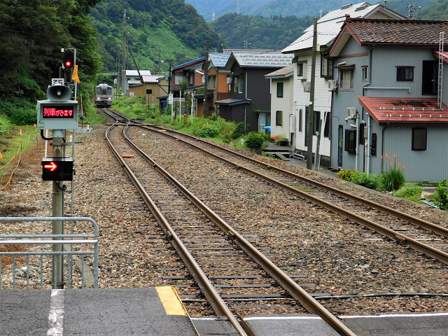 根知駅構内踏切