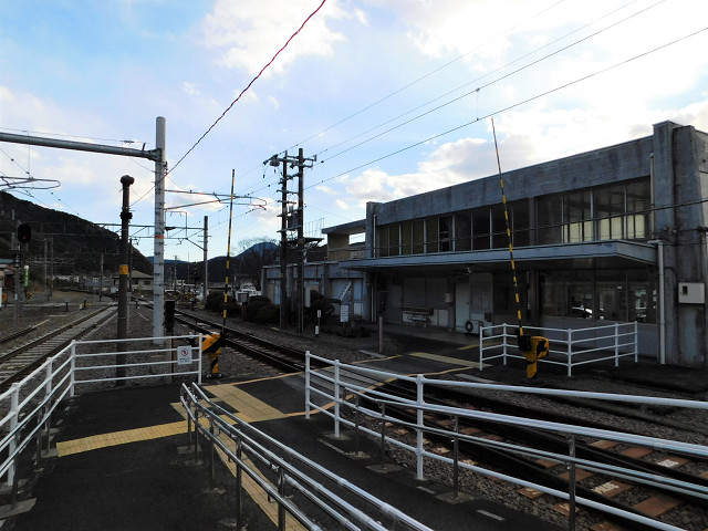 内船駅構内