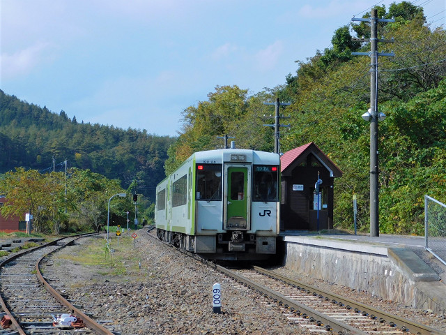 鱒沢駅外観