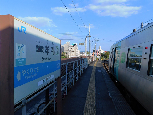 讃岐牟礼駅ホーム