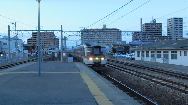 特急「ありがとうキハ85系ひだ」号（木曽川17：50通過）