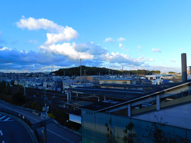 熊取駅東西自由通路からの眺め