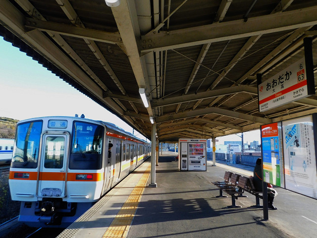 大高駅ホーム