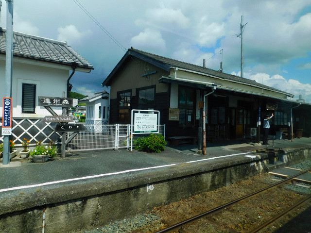 遠州森駅「本屋及び上りプラットホーム」