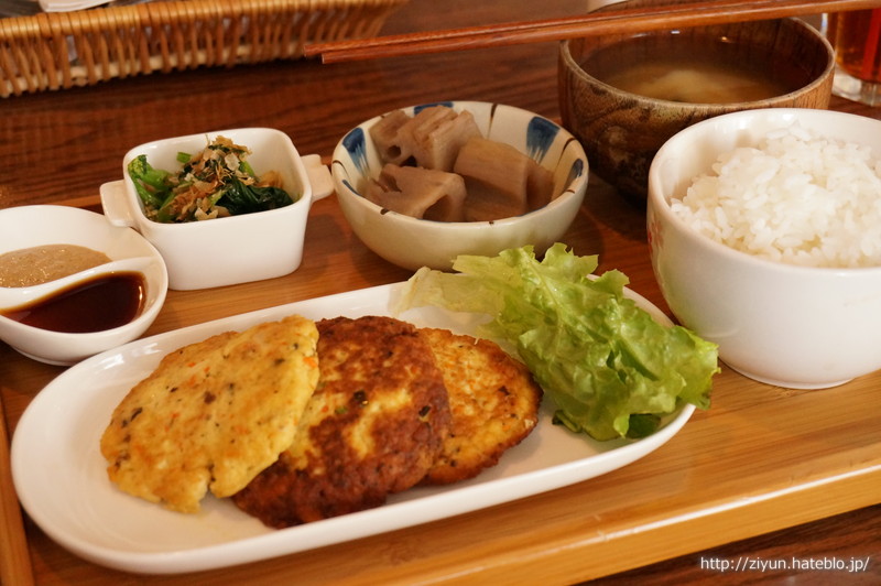 【ランチ】古北のカフェ・Cafe & Deli Natural→篆刻（てんこく）体験【上海生活】 - 上海時々スケート。