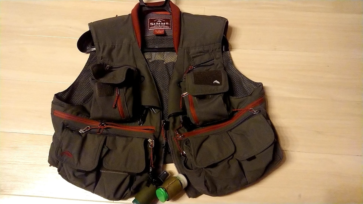 フィッシングベストに入れている物 Simms Guide Vest さっぽろ発 ９割がグルメ記事