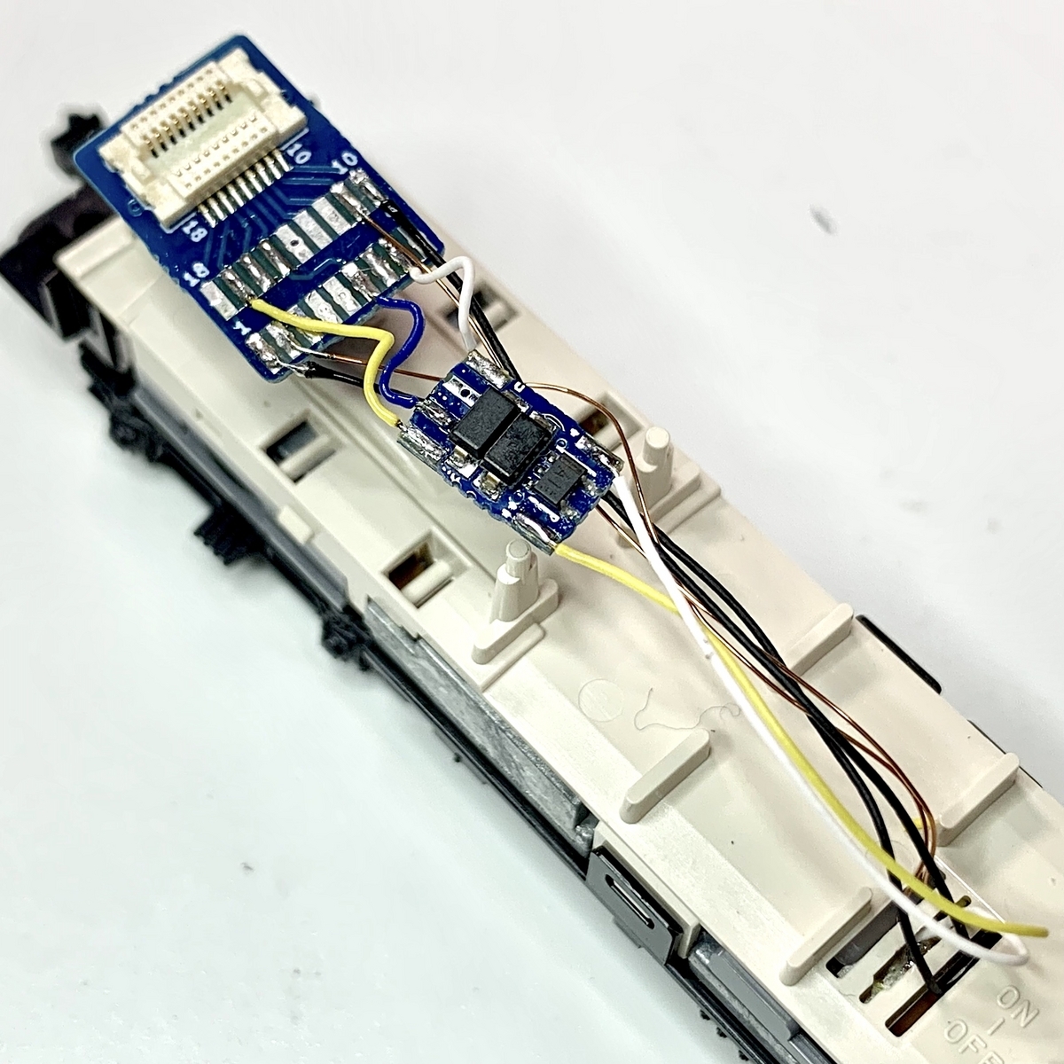 P029A機関車型　DIYサウンドDCC基板、ボデー、動力ユニットと部品 DE10 1195に永末システムのサウンドデコーダーを搭載 その④