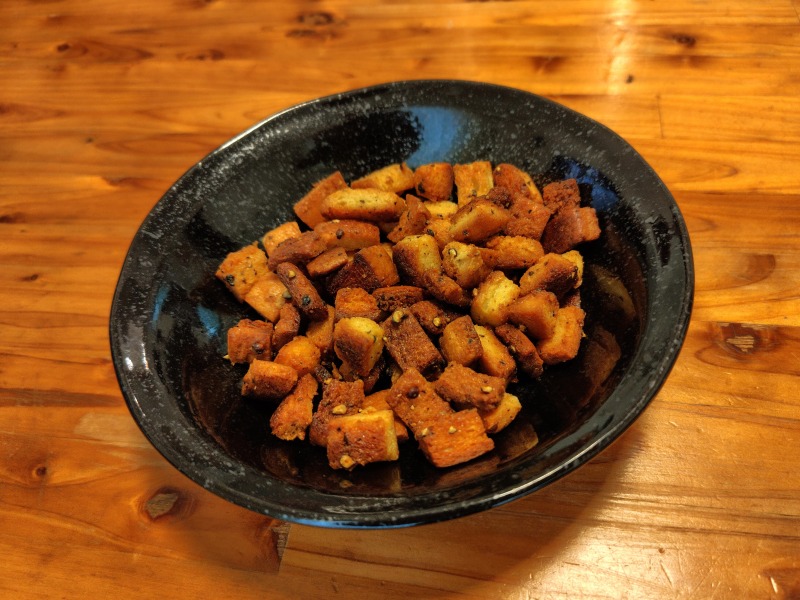 食パンと黒胡椒のおつまみラスク