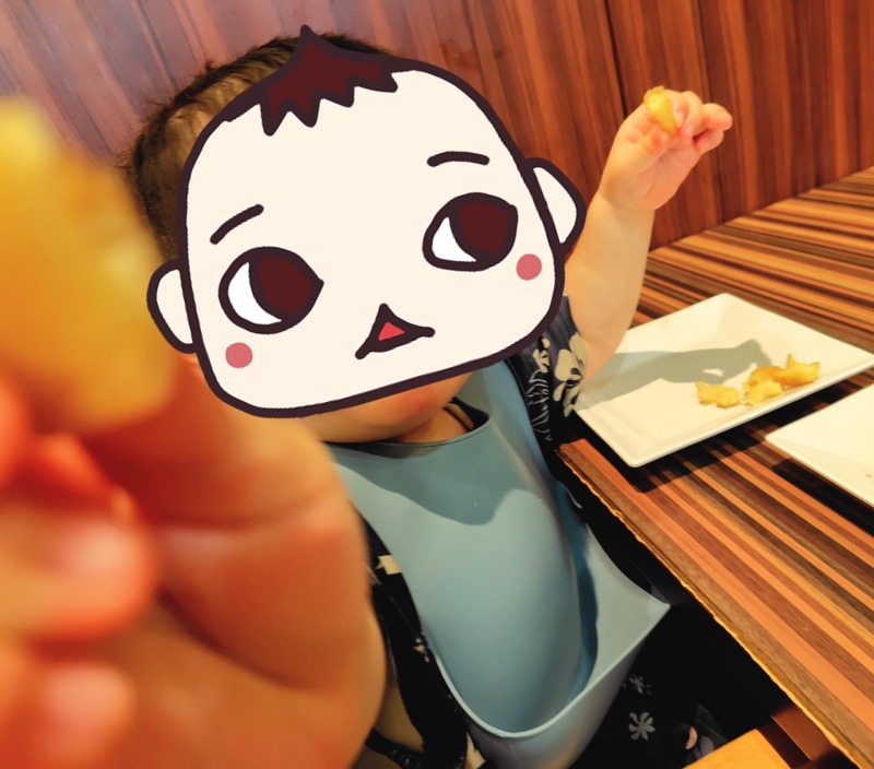 フライドポテトを食べる弟ぽよ
