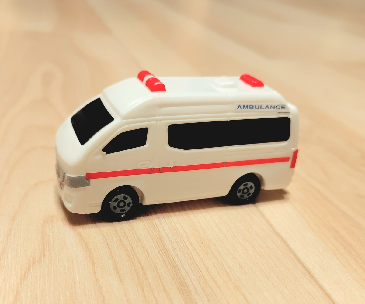 救急車ミニカー