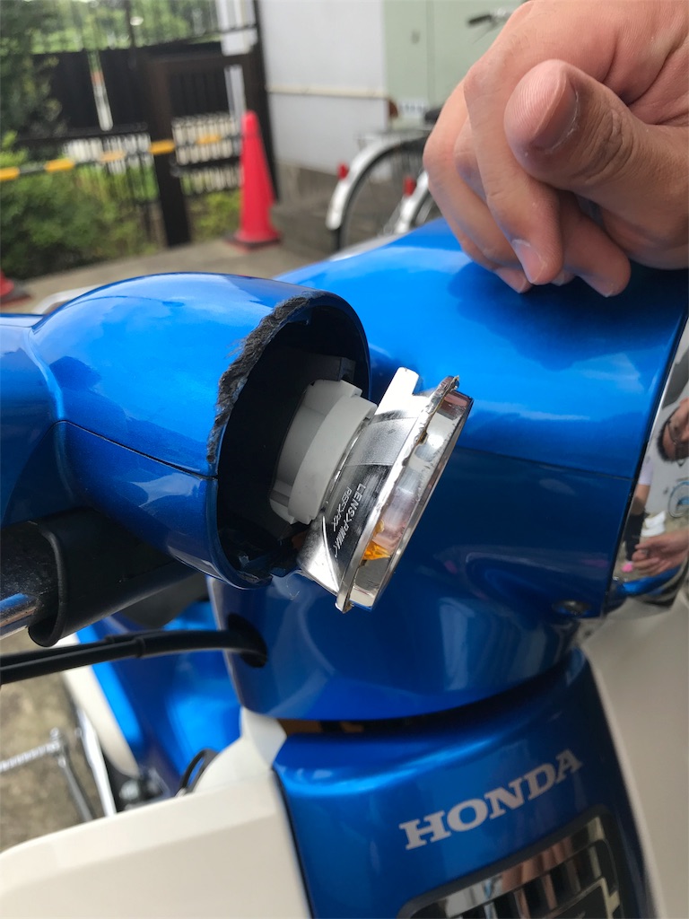 新型スーパーカブ110 ウィンカーレンズ交換 30分diy バイクと旅あれこれ