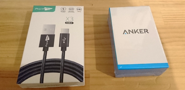 USB Type Cケーブルと充電アダプタ