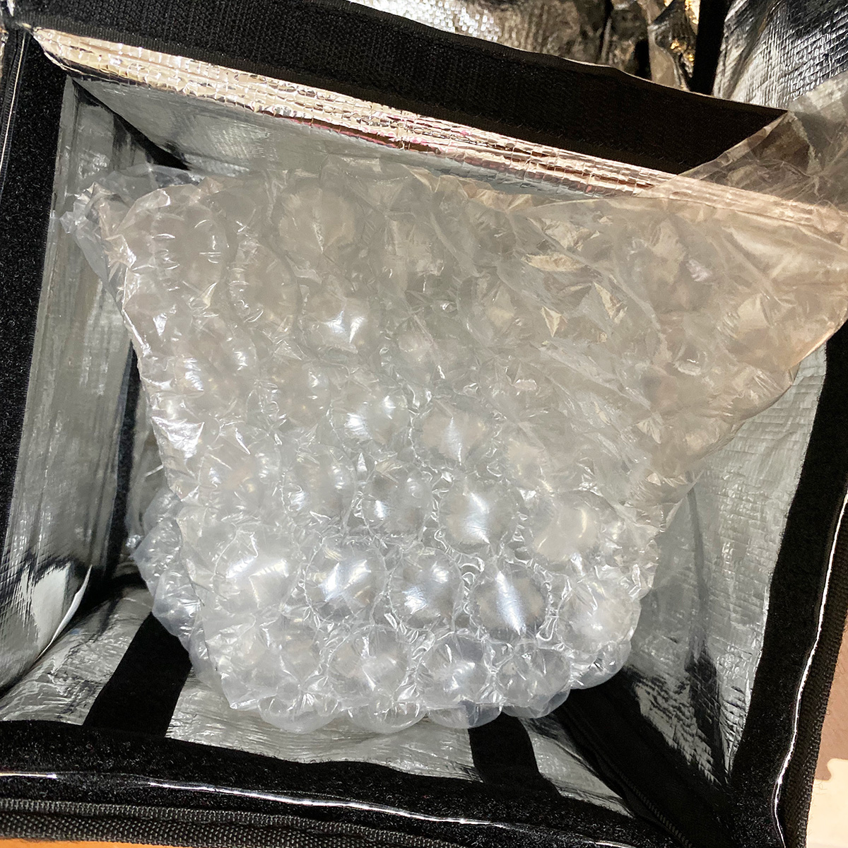 エアパッキンがあると料理を安全に運べます。