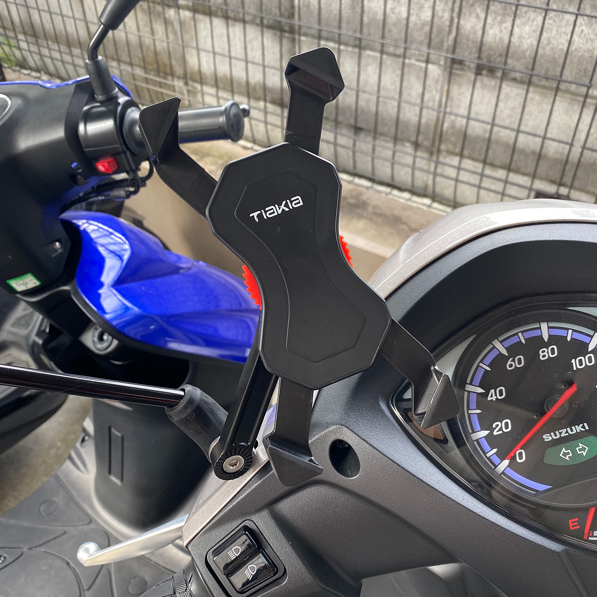 スマホホルダーは絶対に必要