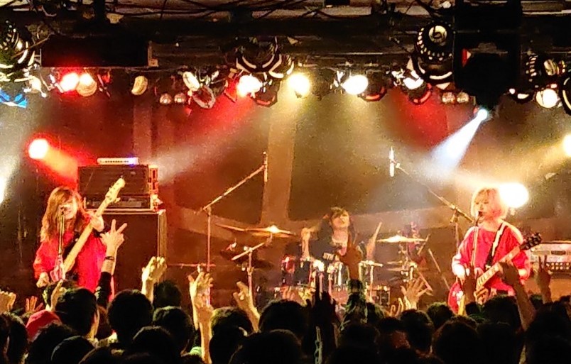 ガールズ ロック バンド 革命