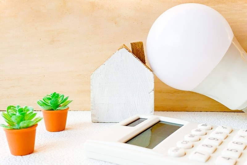 蛍光灯からLEDへの切り替えで電気代はどのくらい安くなる？寿命や購入