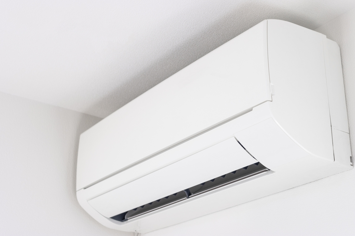エアコン暖房を一日中つけっぱなしにした場合の電気代は？節約術も解説 