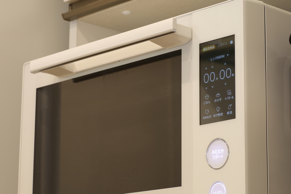 電子レンジの消費電力はどのくらい？電気代の計算方法や節約するコツ - 暮らしのハテナ