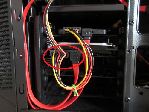 自作pcを自作する時のストレージ(SSD・HDD)と光学ドライブの取り付け方 説明画像9枚目